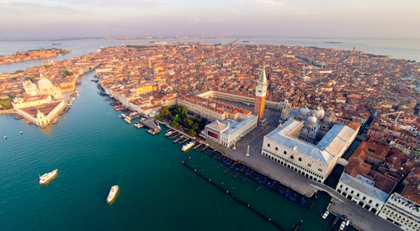 luftfoto av Venezia med Markusplassen